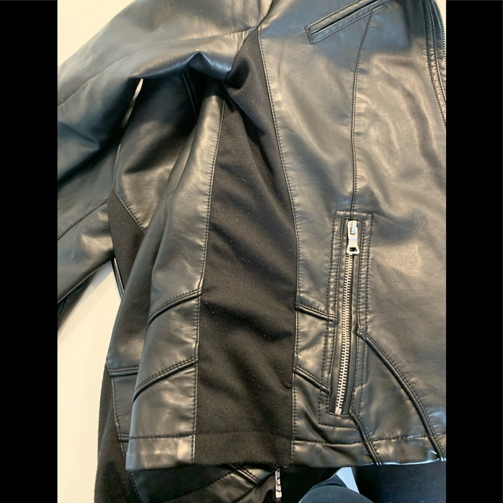 Leather jacket - Picture 2 of 7